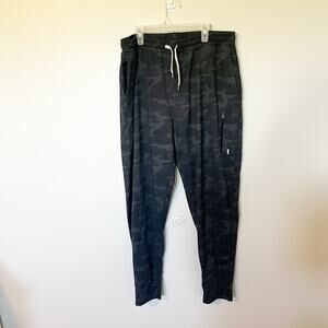 Vuori Sunday performance jogger black camo men’s XL?